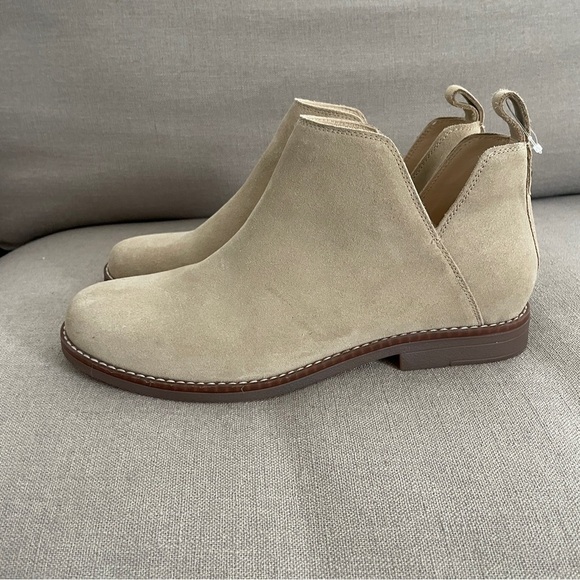 NEW Hush Puppies Mazin Cayto Bootie Taupe Suede Tan Ankle Boot Women’s Size 11 - Picture 9 of 9